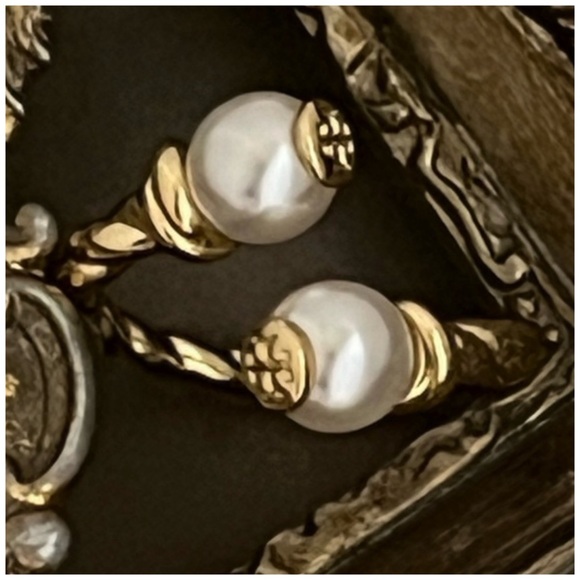 Tory Burch • Rope Logo Bead Ring - Picture 4 of 5